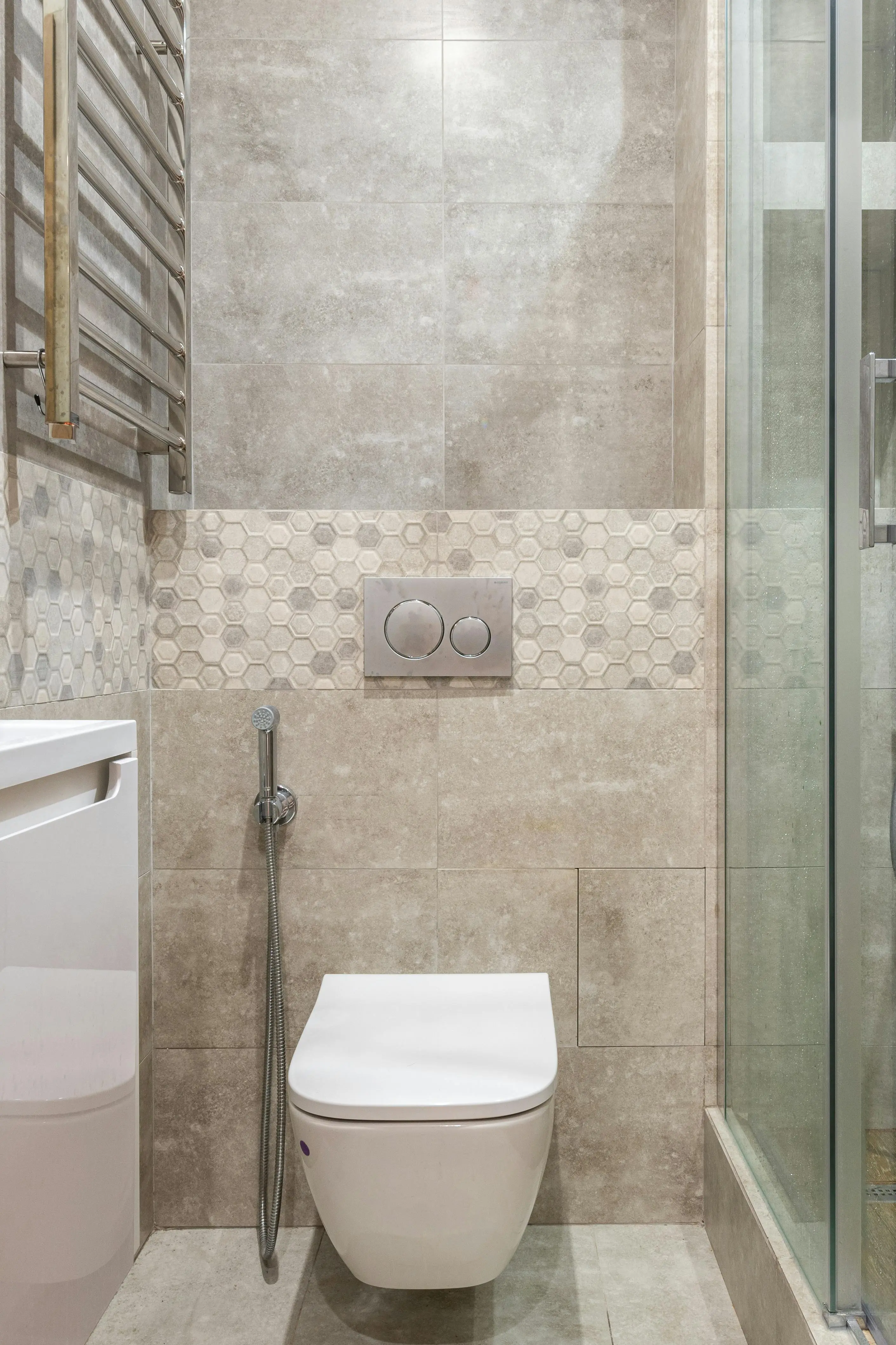 Installation WC suspendu dans salle de bain rénovée — SDR Plomberie La Baule