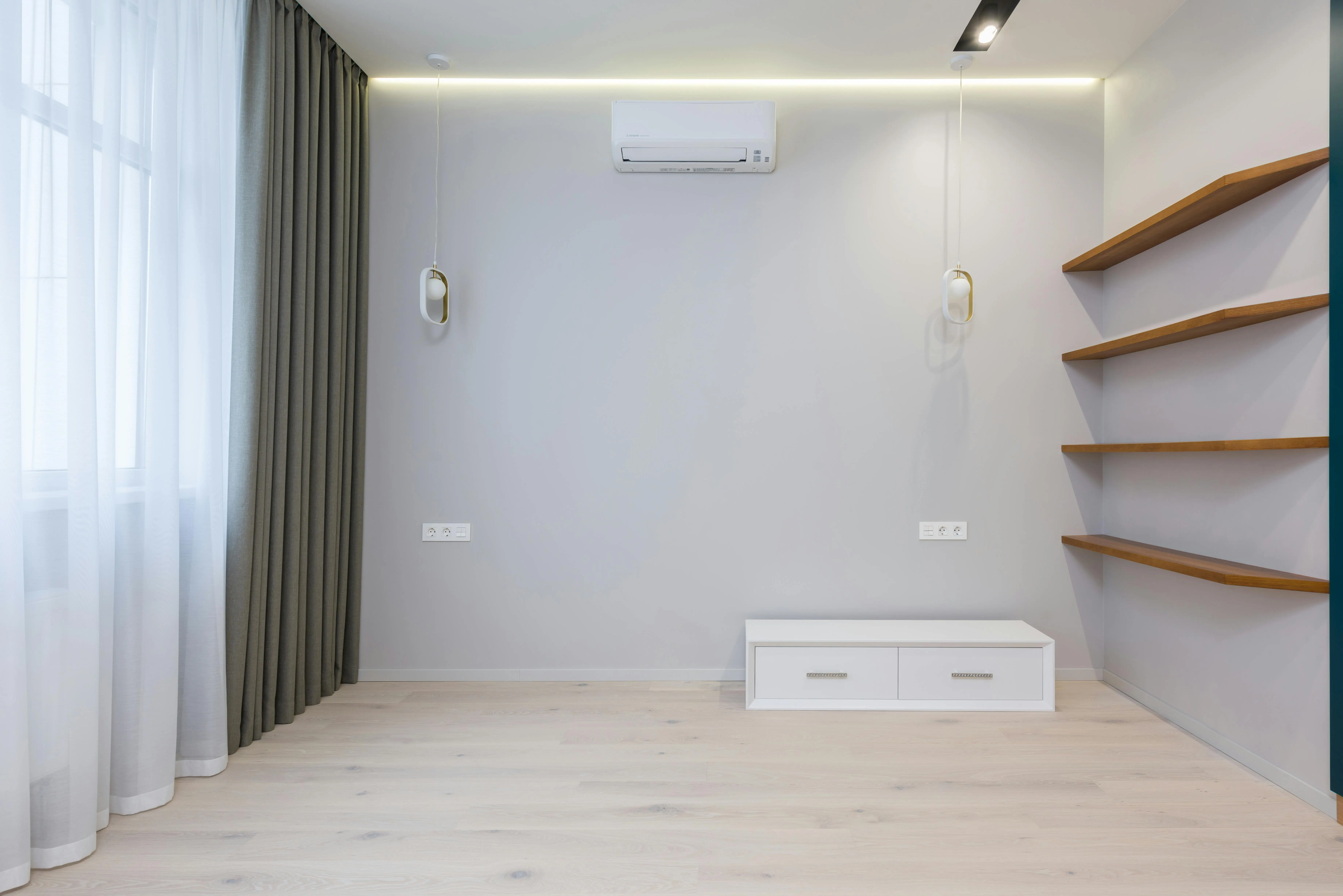 Installation climatisation split mural dans un salon — SDR Plomberie La Baule