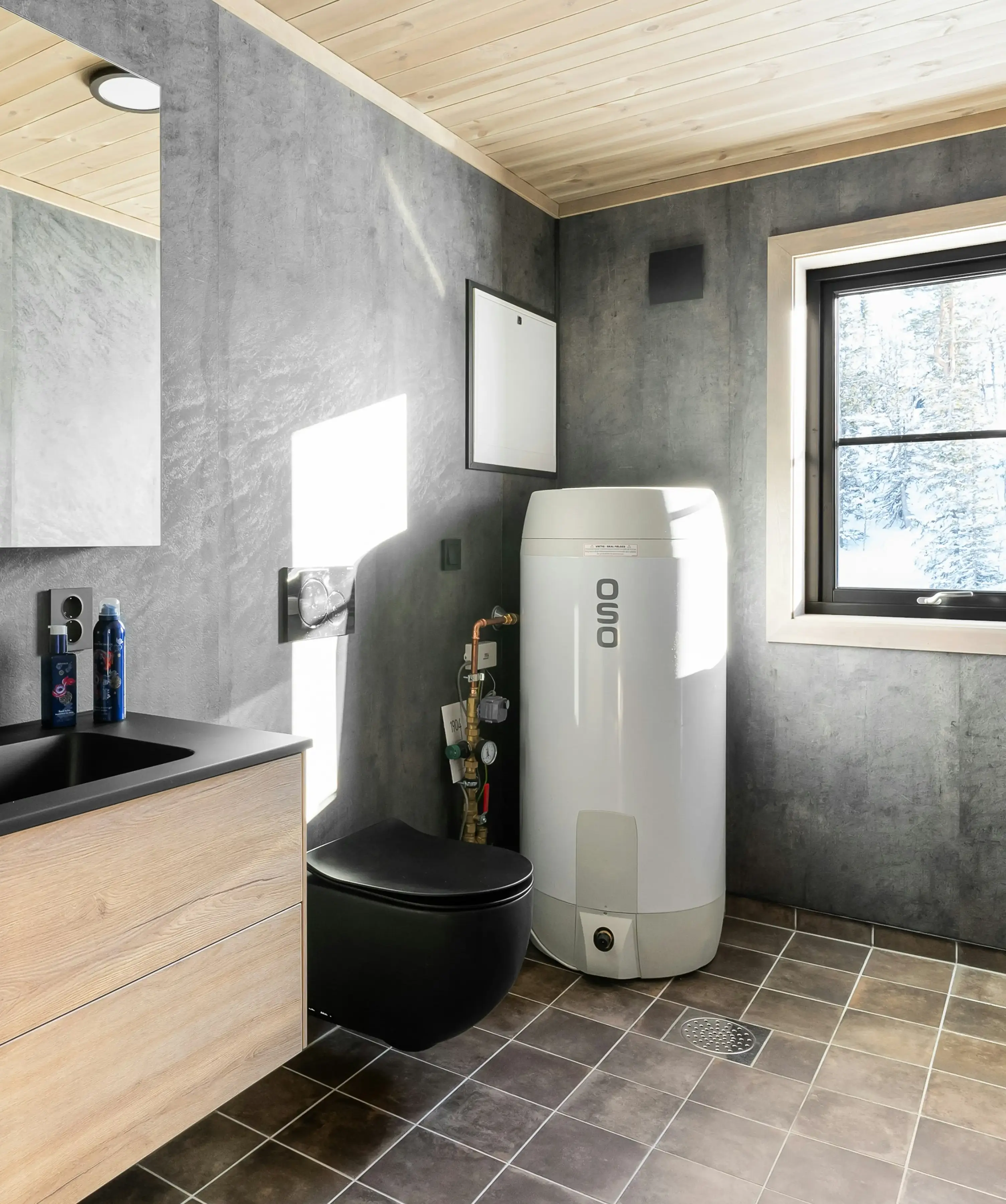 Entretien chauffe-eau thermodynamique dans salle de bain — SDR Plomberie La Baule